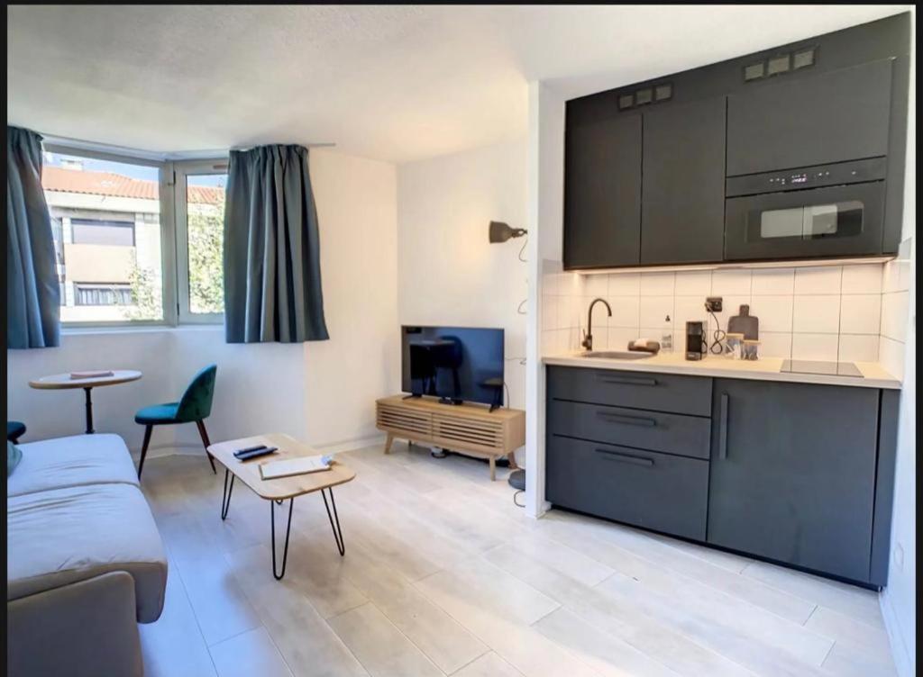Studio Contemporain Avec Piscine Proche De La Mer Cannes Exterior foto