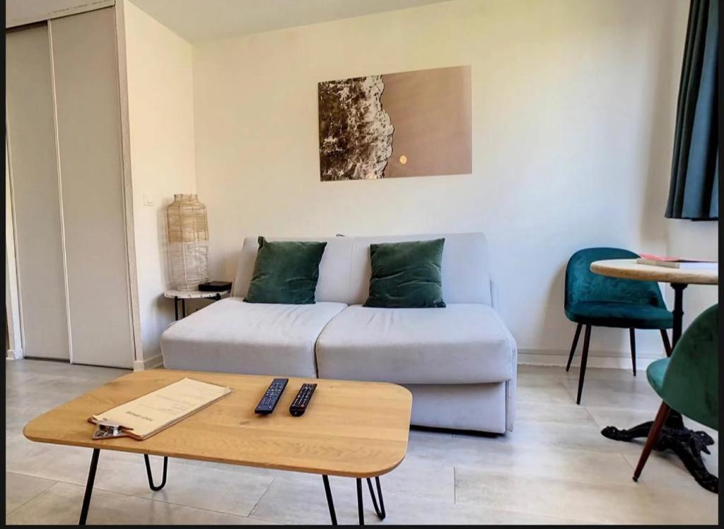 Studio Contemporain Avec Piscine Proche De La Mer Cannes Exterior foto